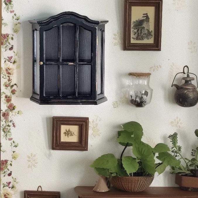 Vintage-Wandschrank aus gealte – Vintage Collectible Furniture Bewertung und Preis