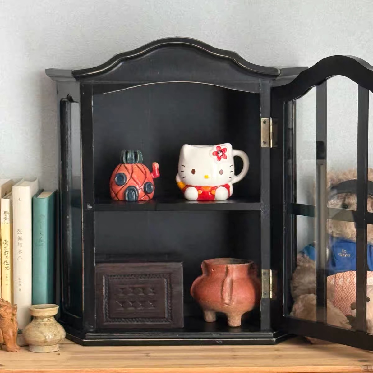 Vintage-Wandschrank aus gealte – Vintage Collectible Furniture Bewertung und Preis