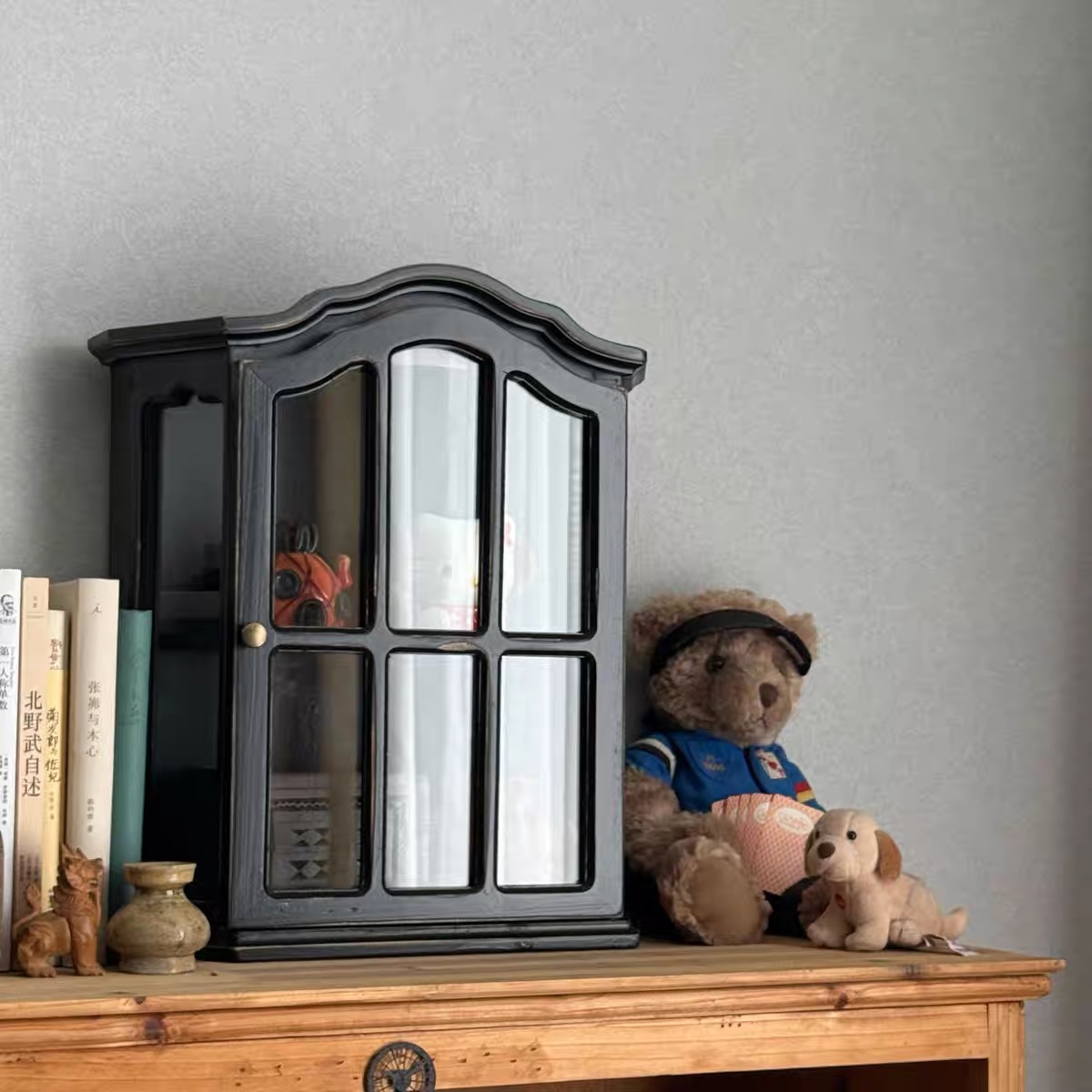 Vintage-Wandschrank aus gealte – Vintage Collectible Furniture Bewertung und Preis