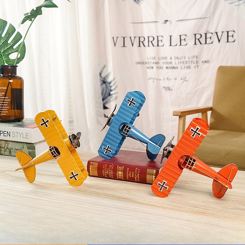 Vintage Retro Metall-Flugzeug  – Vintage Collectible Furniture Bewertung und Preis