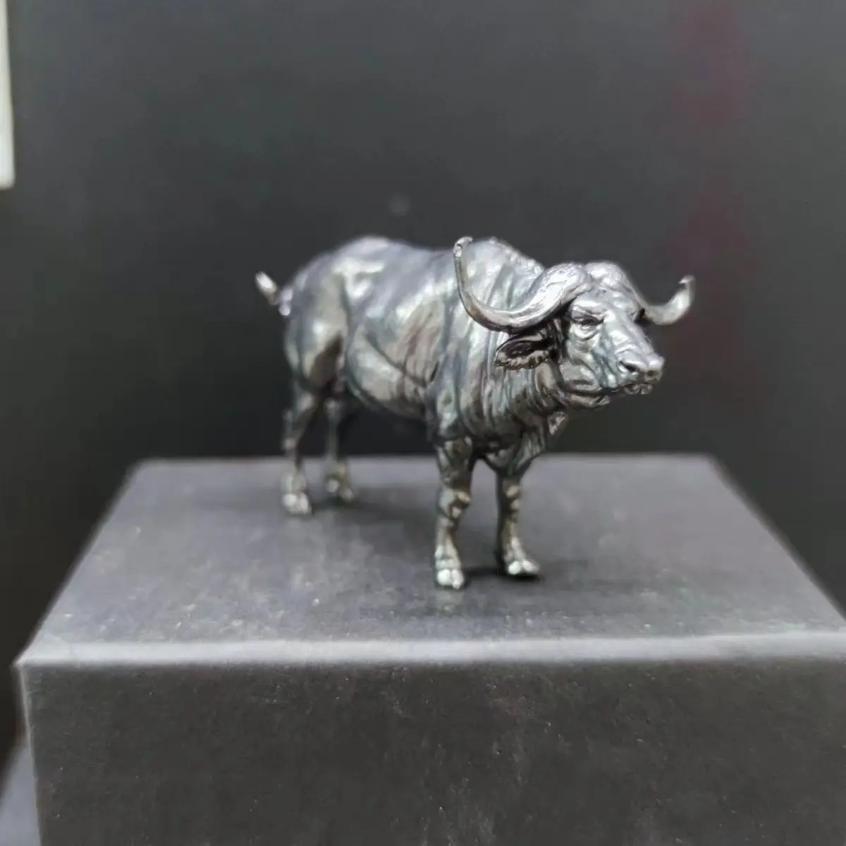 Afrikanische Büffel-Skulptur a – Vintage Collectible Furniture Bewertung und Preis