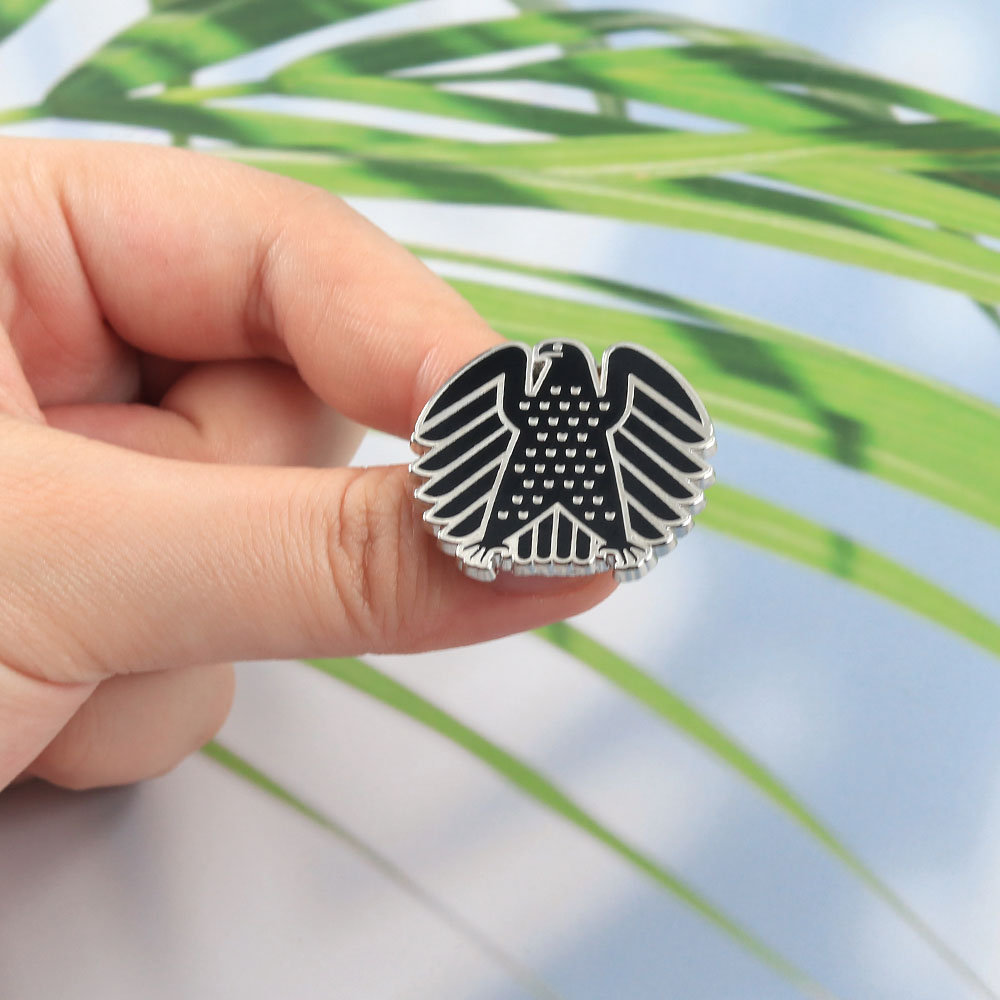 Deutsche Bundesrepublik Black  – Collectible Vintage Brooches Bewertung und Preis